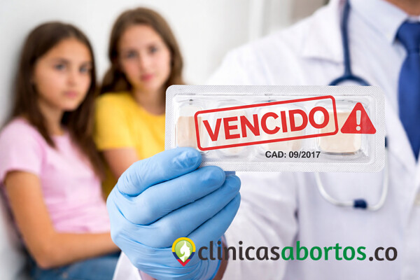 Médico investigado por implantes vencidos en Bogotá