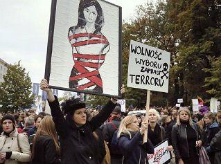 Las movilizaciones en Polonia frenan la penalización total del aborto